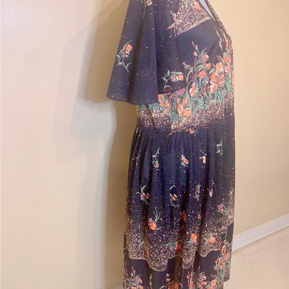 Beautiful Sheer Dress w/Floral Design - Picture 7 of 8